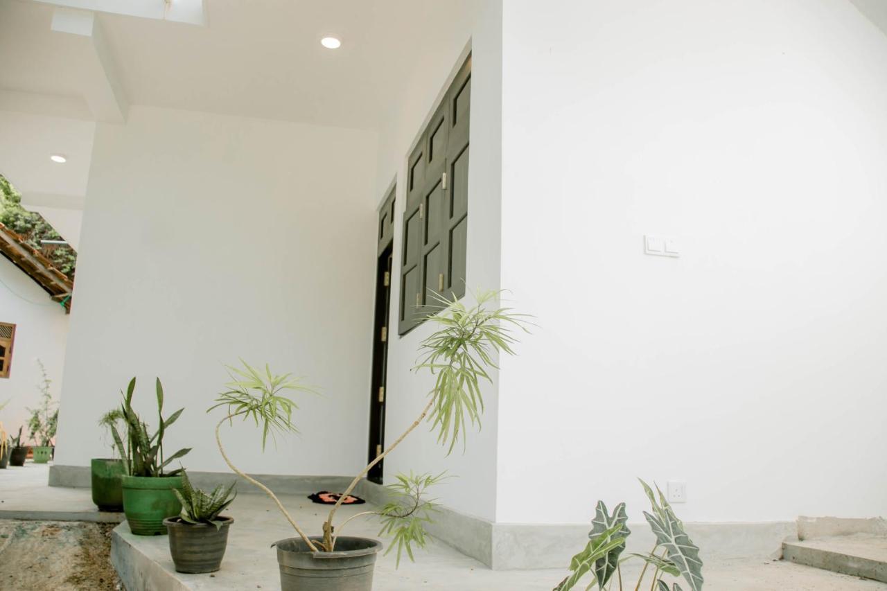 Navodya Guest Mirissa Hotel Exterior foto